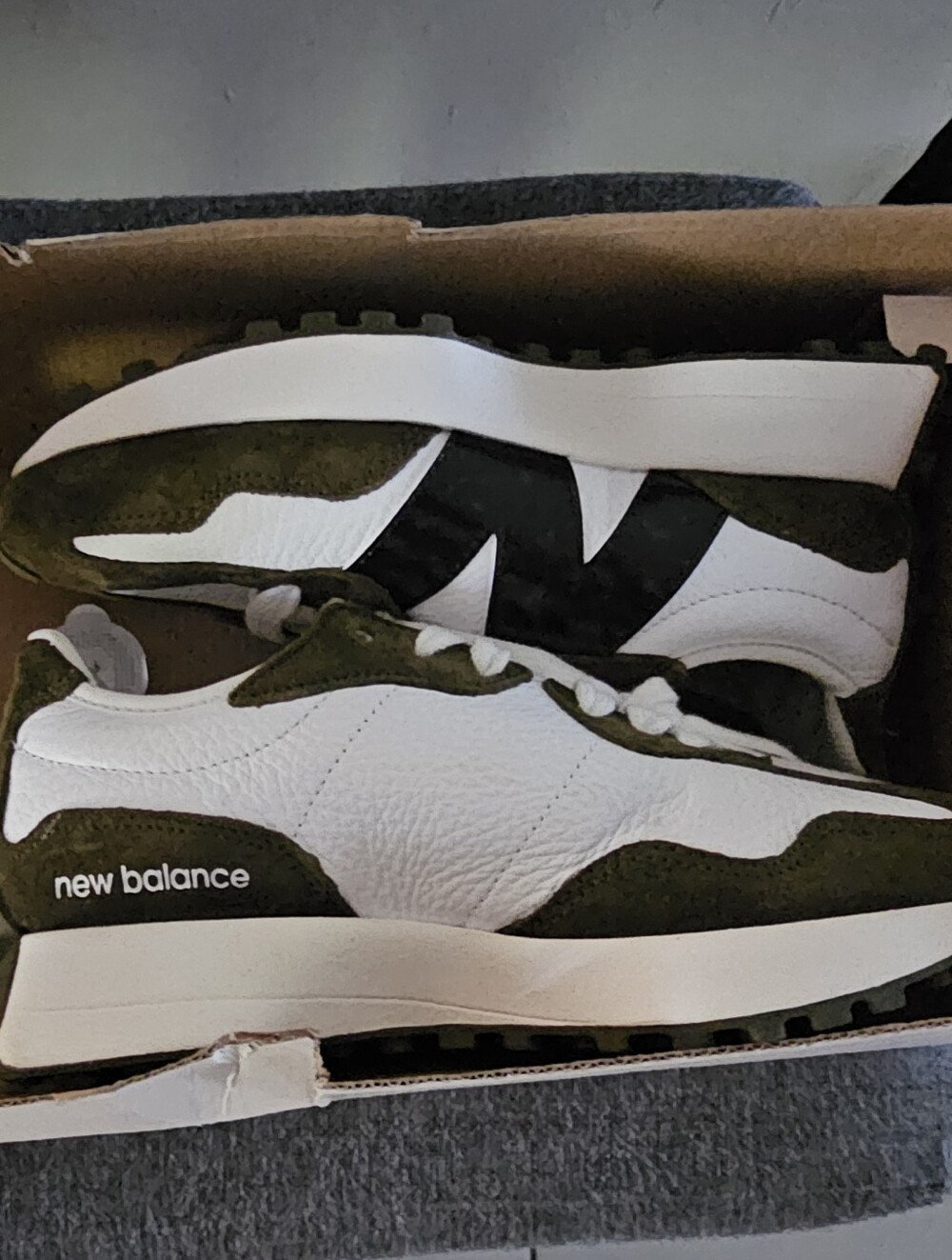 New Balance x CALIA 327 Tortoise Women’s Size 6 Olive White WS327CAL New - Picture 9 of 9